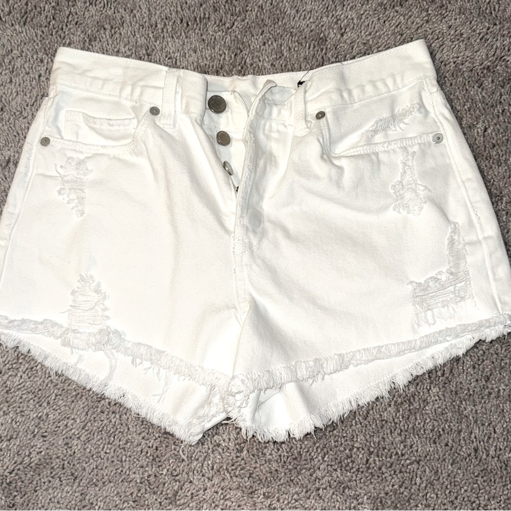 High waisted frayed white shorts